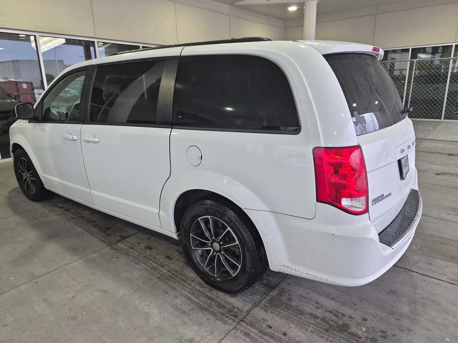 Thumbnail: 2018 Dodge Grand Caravan - 2
