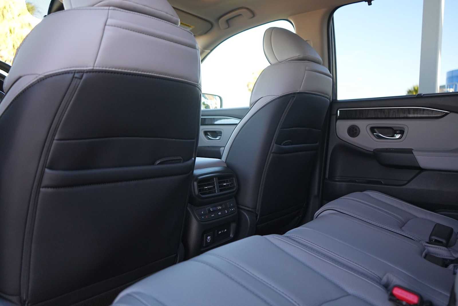 Thumbnail: 2025 Honda Pilot - 12