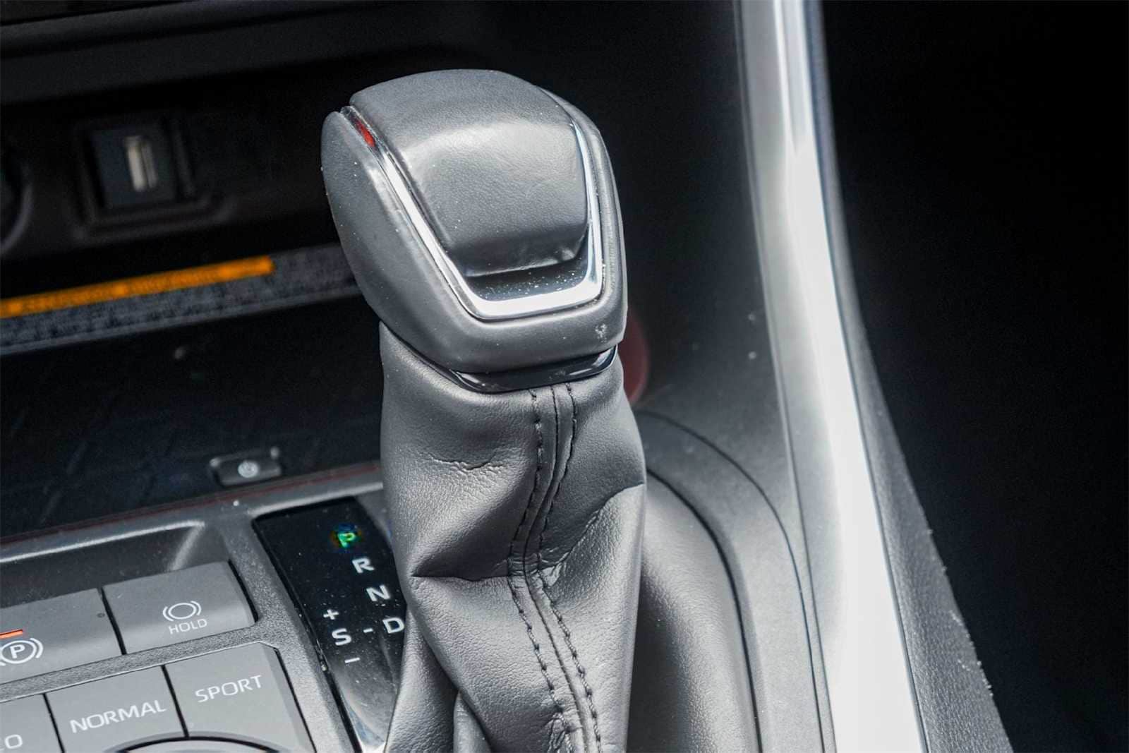 Thumbnail: 2021 Toyota RAV4 - 17