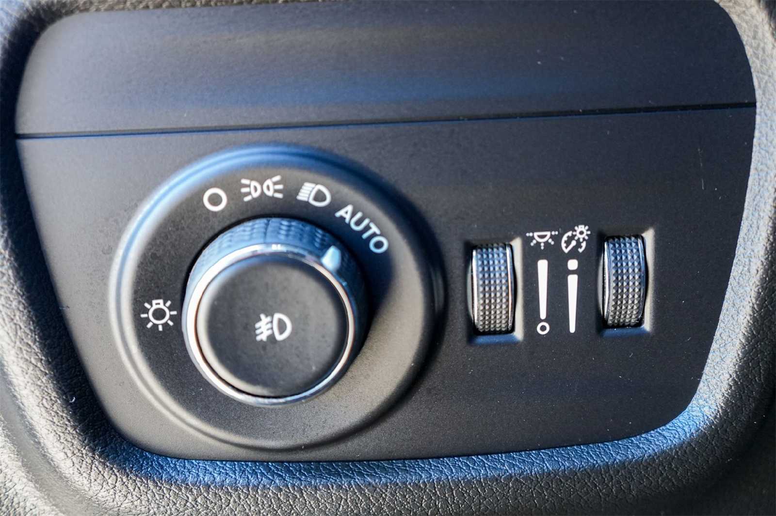 Thumbnail: 2023 Jeep Grand Cherokee - 23