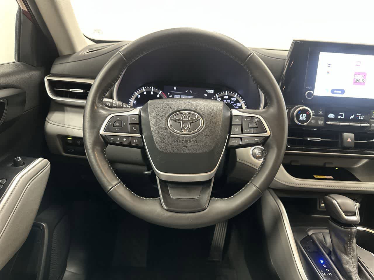 Thumbnail: 2023 Toyota Highlander - 14