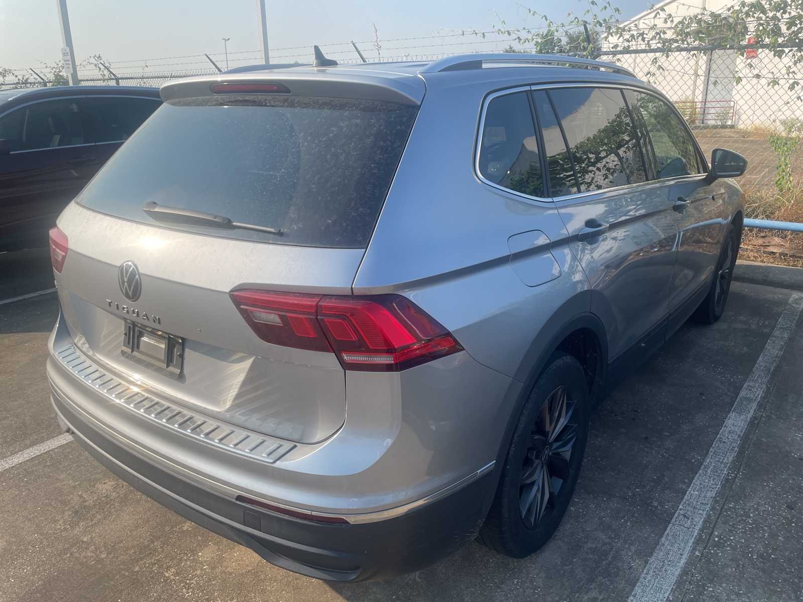 Thumbnail: 2023 Volkswagen Tiguan - 3