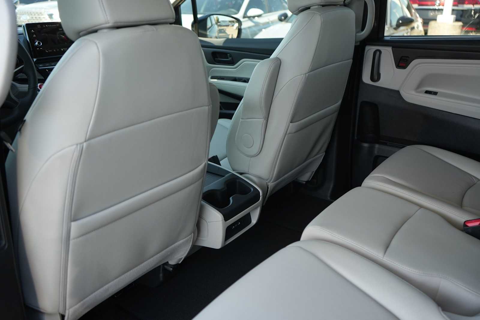 Thumbnail: 2026 Honda Odyssey - 12