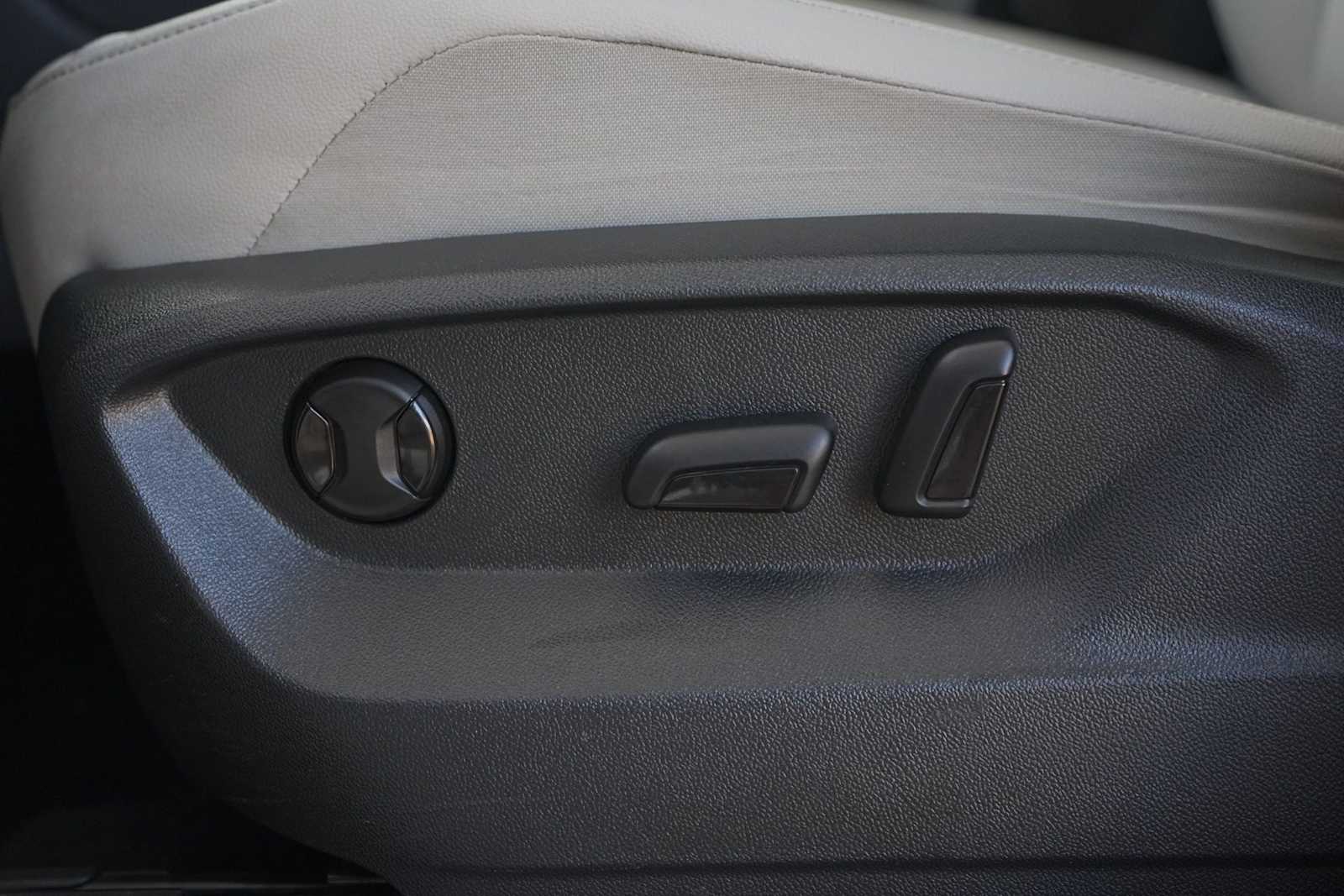 Thumbnail: 2021 Volkswagen Tiguan - 12