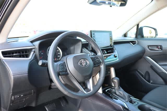 Used 2022 Toyota Corolla Cross LE with VIN 7MUCAAAG8NV036587 for sale in Houston, TX