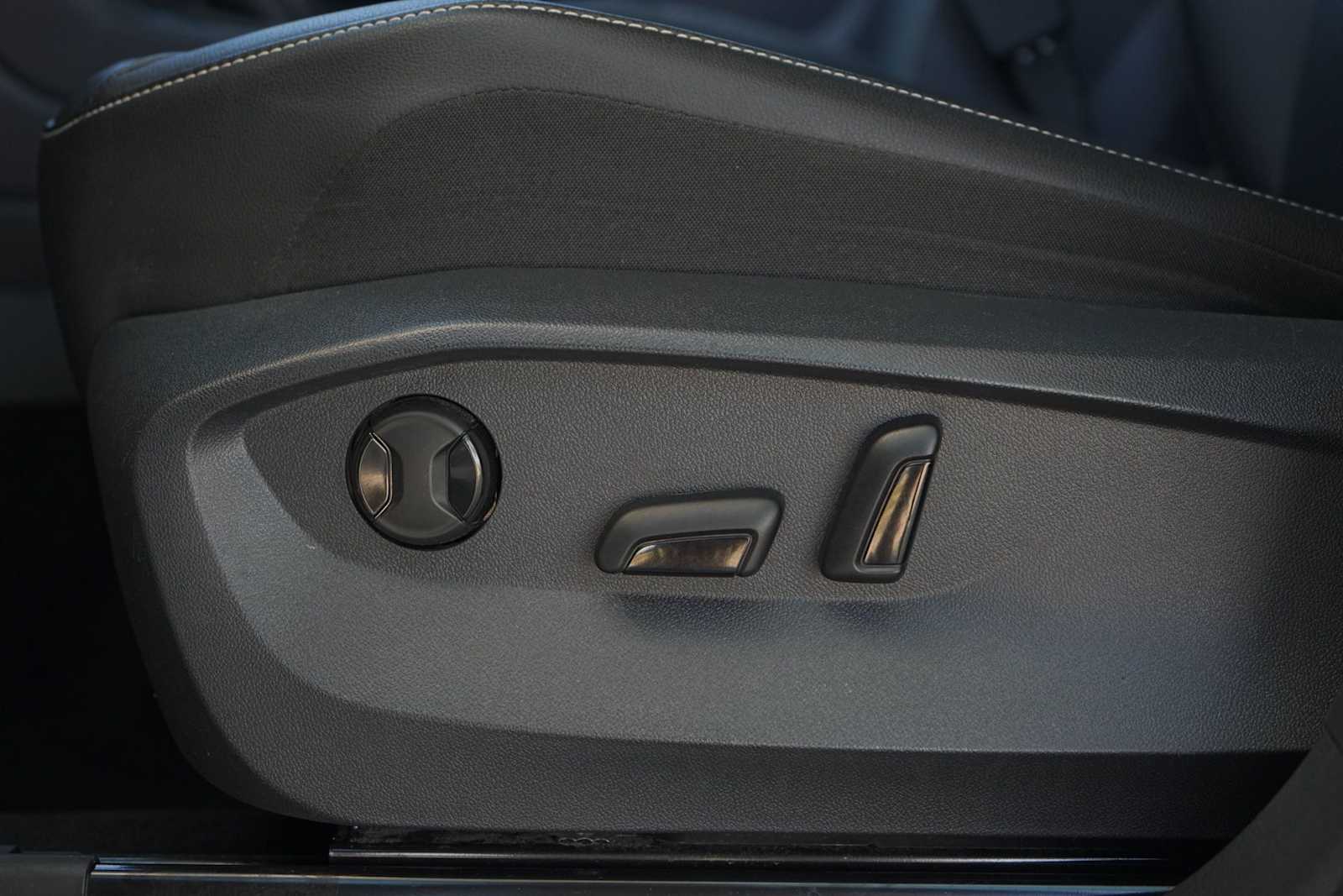 Thumbnail: 2022 Volkswagen Tiguan - 12