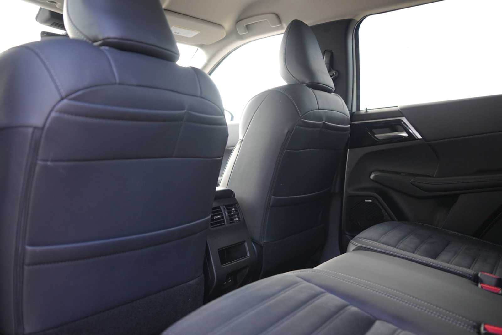 Thumbnail: 2025 Mitsubishi Outlander - 13