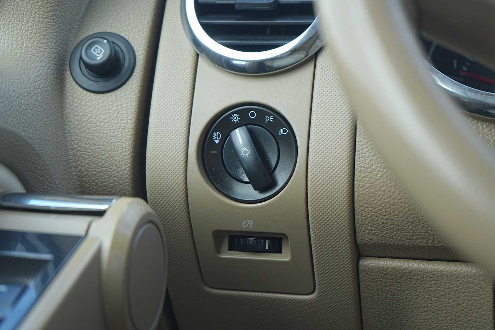 Thumbnail: 2010 Ford Explorer - 23