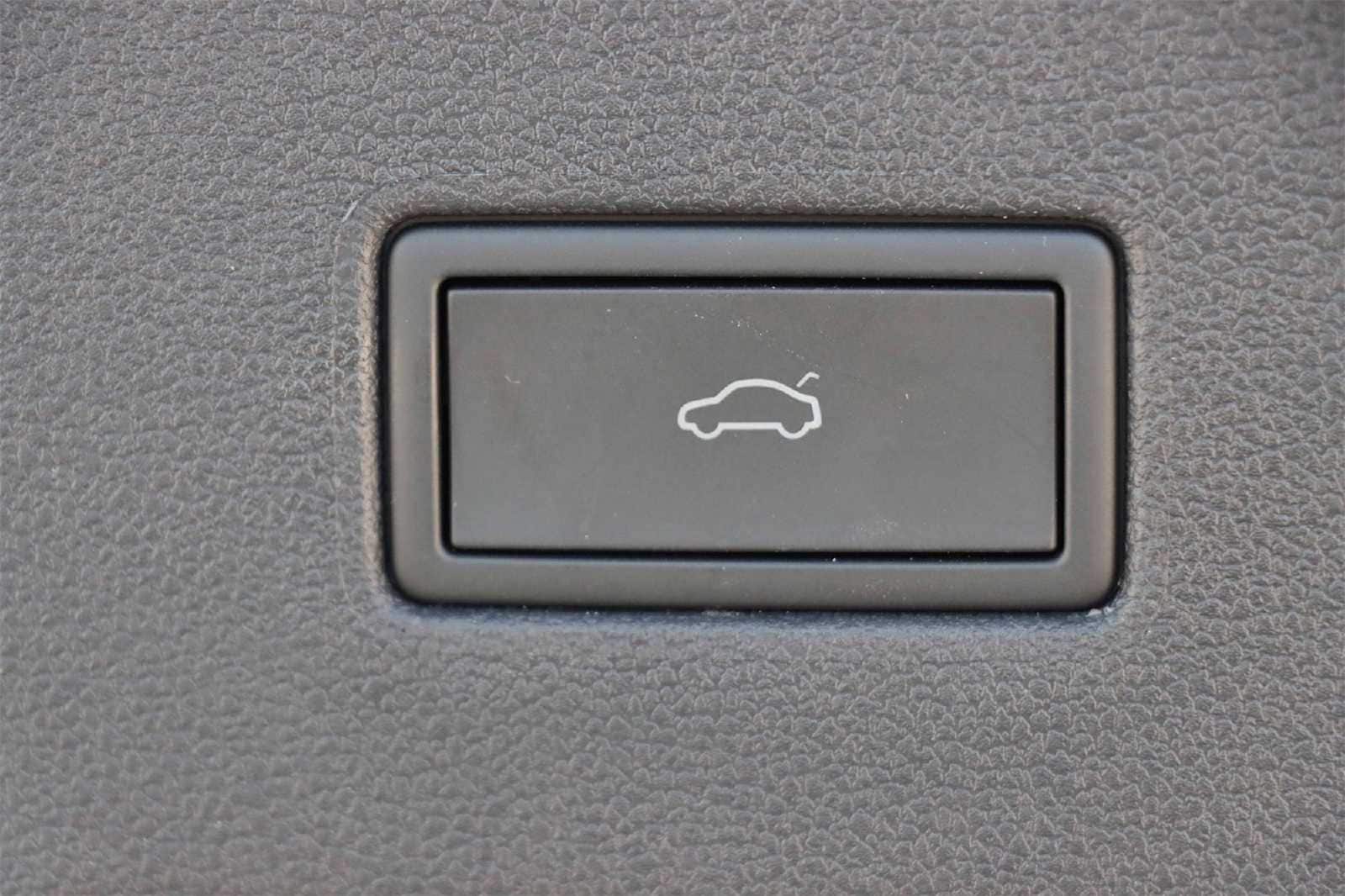 Thumbnail: 2024 Volkswagen Tiguan - 25