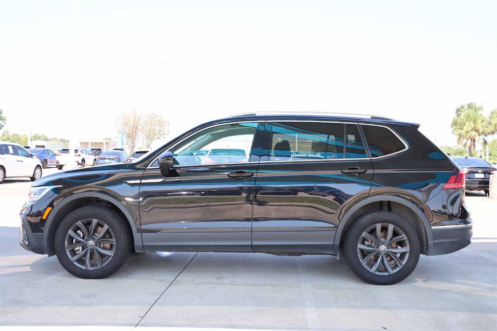 Thumbnail: 2024 Volkswagen Tiguan - 3