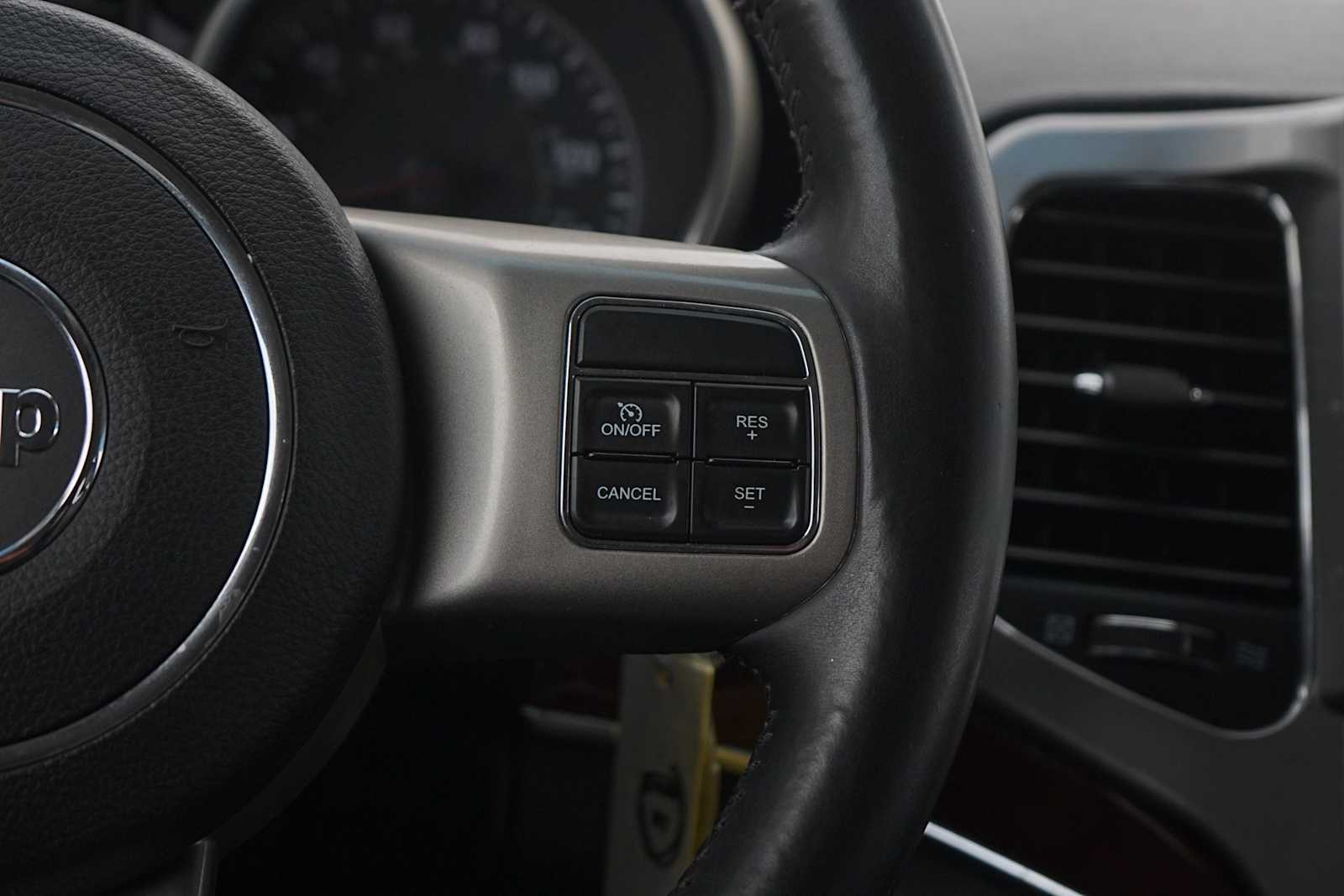 Thumbnail: 2013 Jeep Grand Cherokee - 18