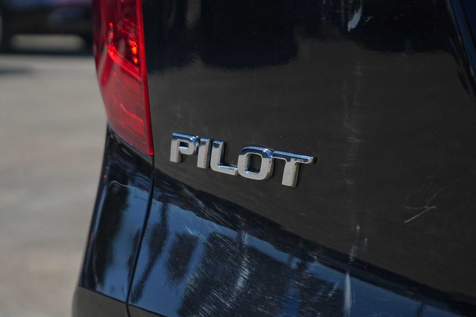 Thumbnail: 2017 Honda Pilot - 8