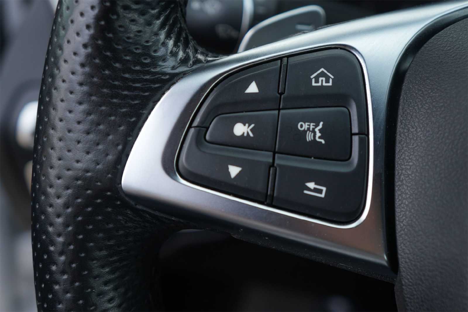 Thumbnail: 2015 Mercedes-Benz C-Class - 25