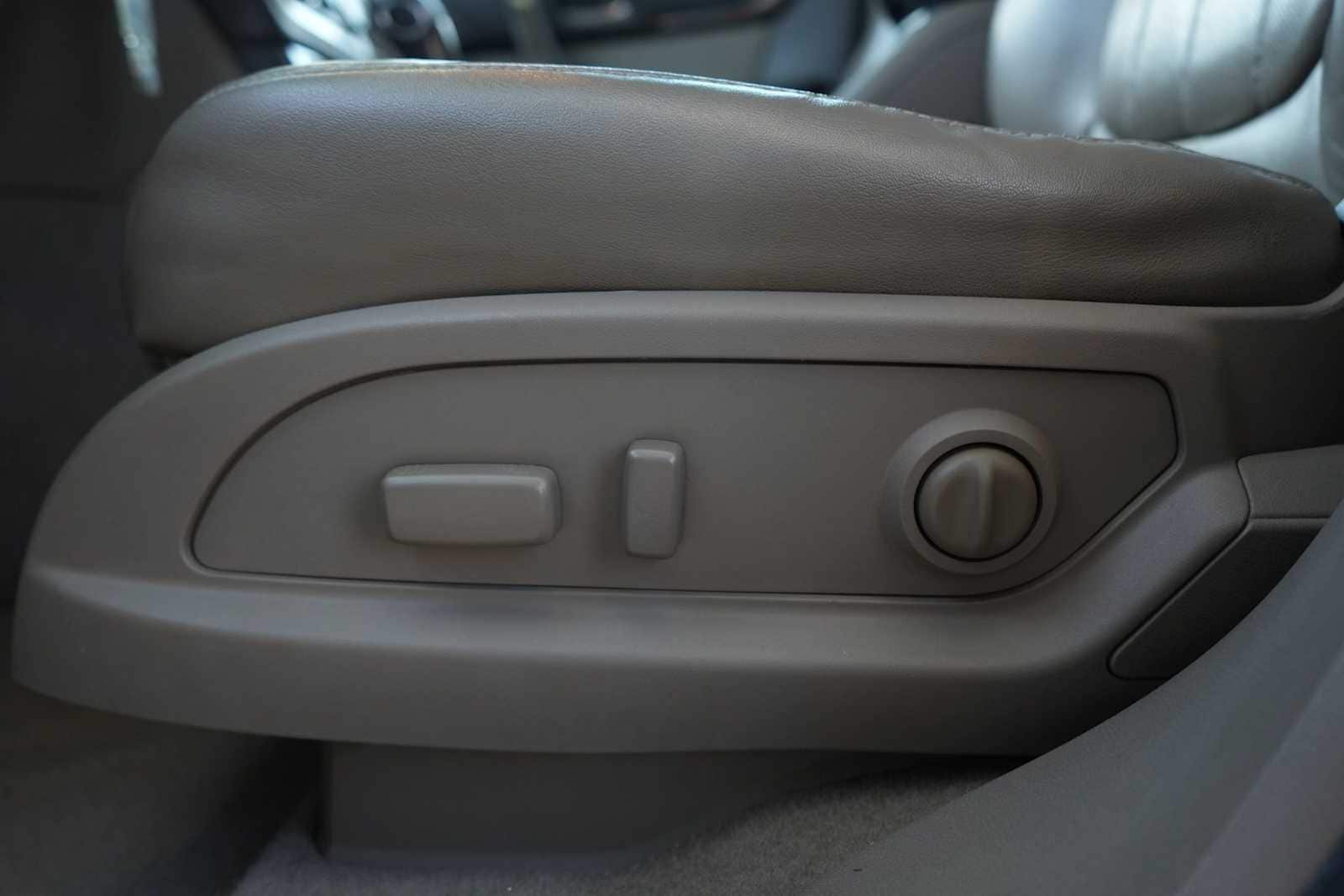 Thumbnail: 2015 GMC Acadia - 19