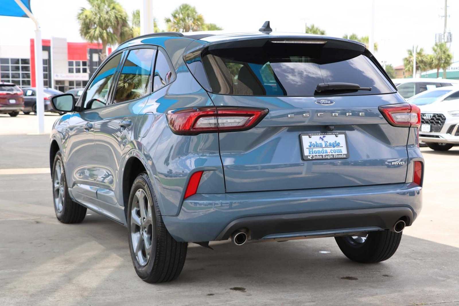 2024 Ford Escape ST-Line photo 4
