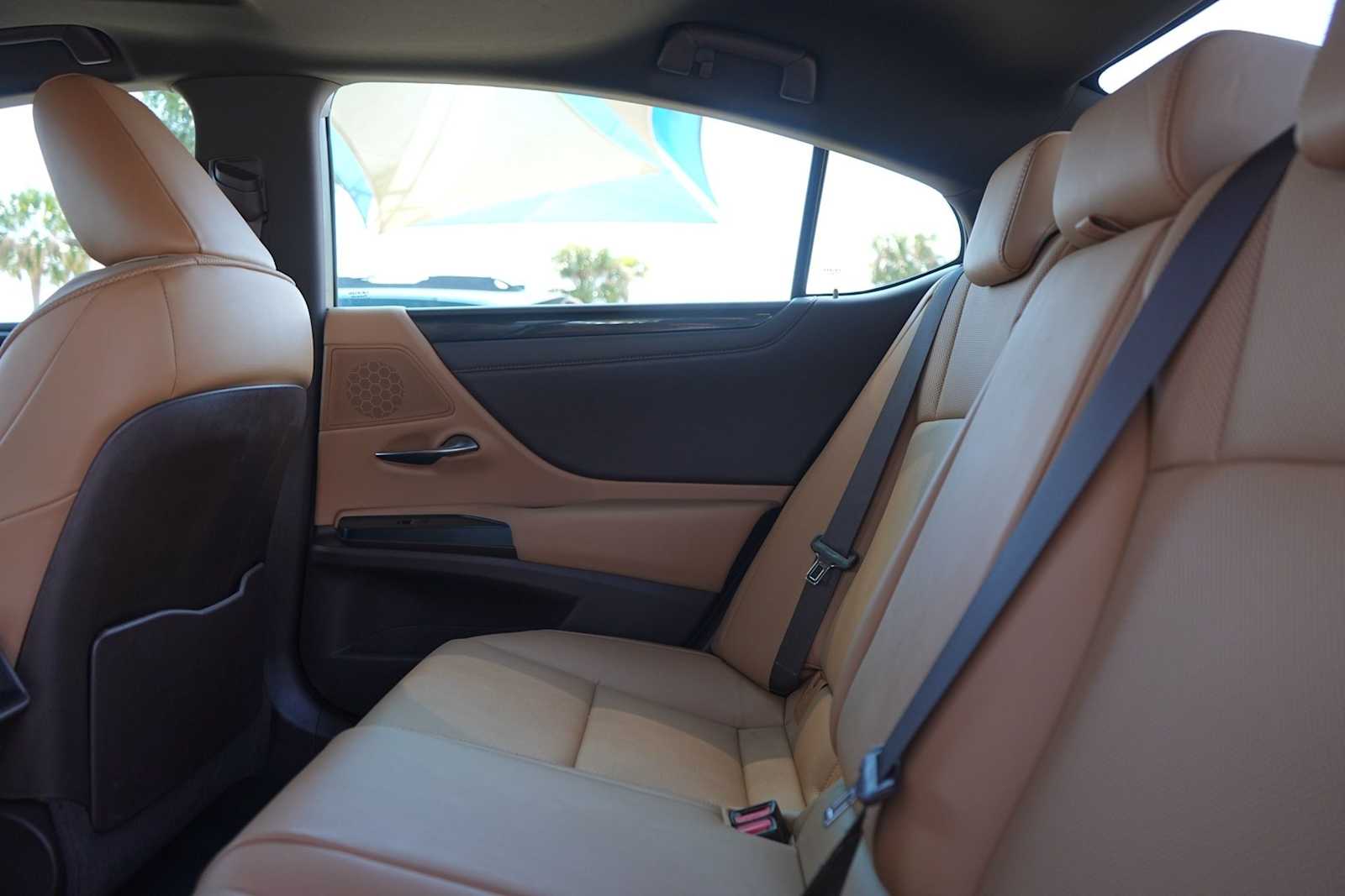 Thumbnail: 2021 Lexus ES - 14