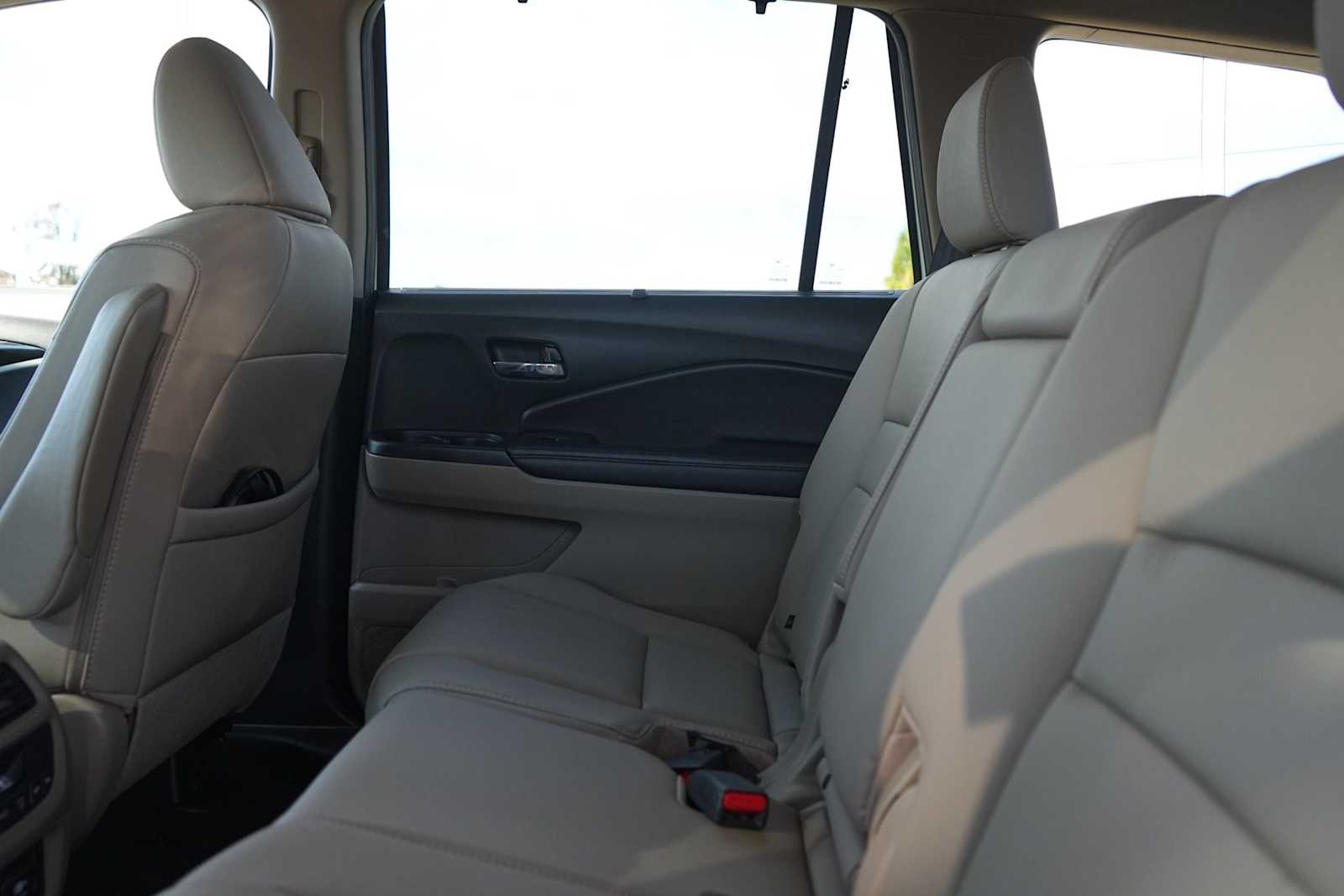 Thumbnail: 2017 Honda Pilot - 14