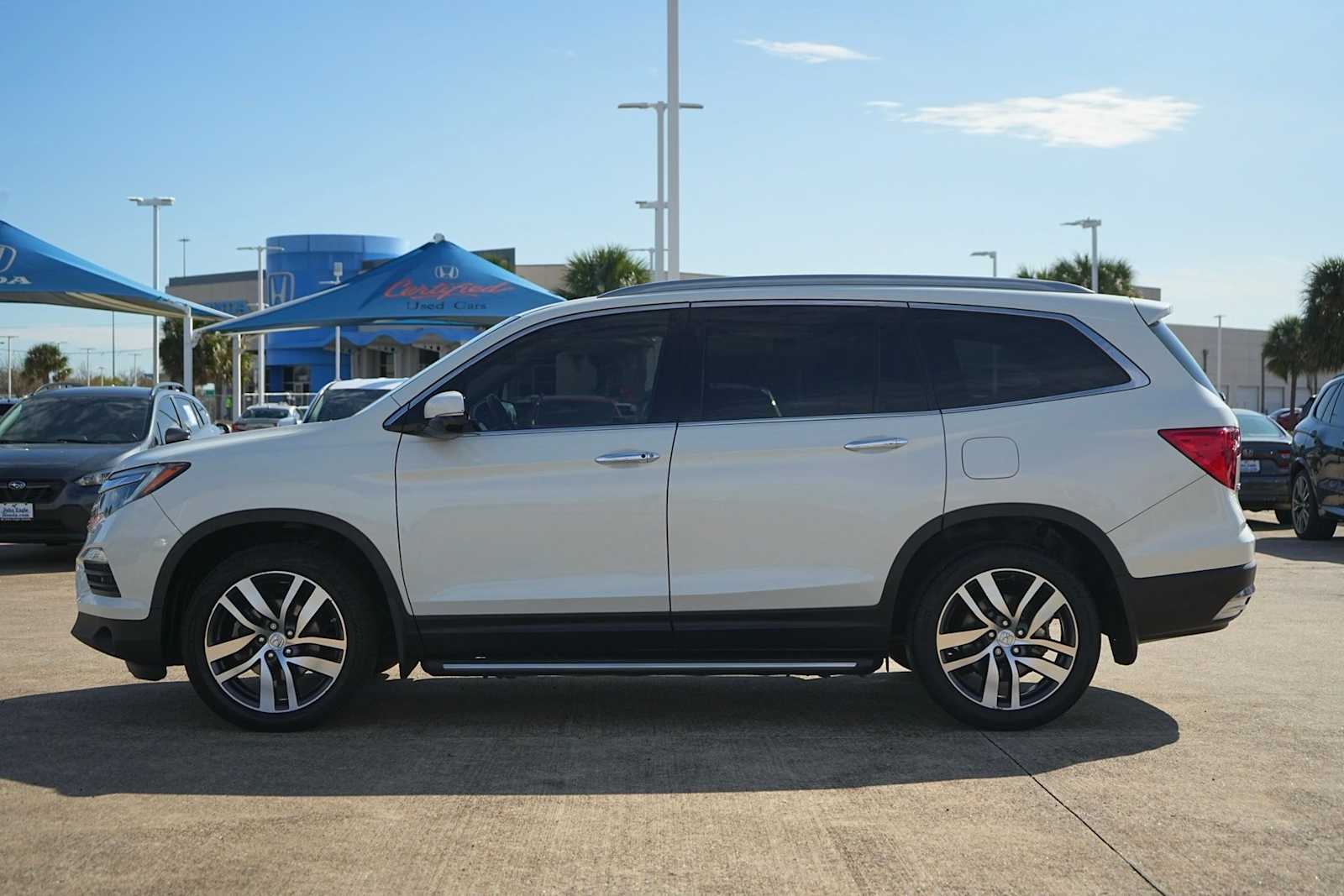 Thumbnail: 2017 Honda Pilot - 3