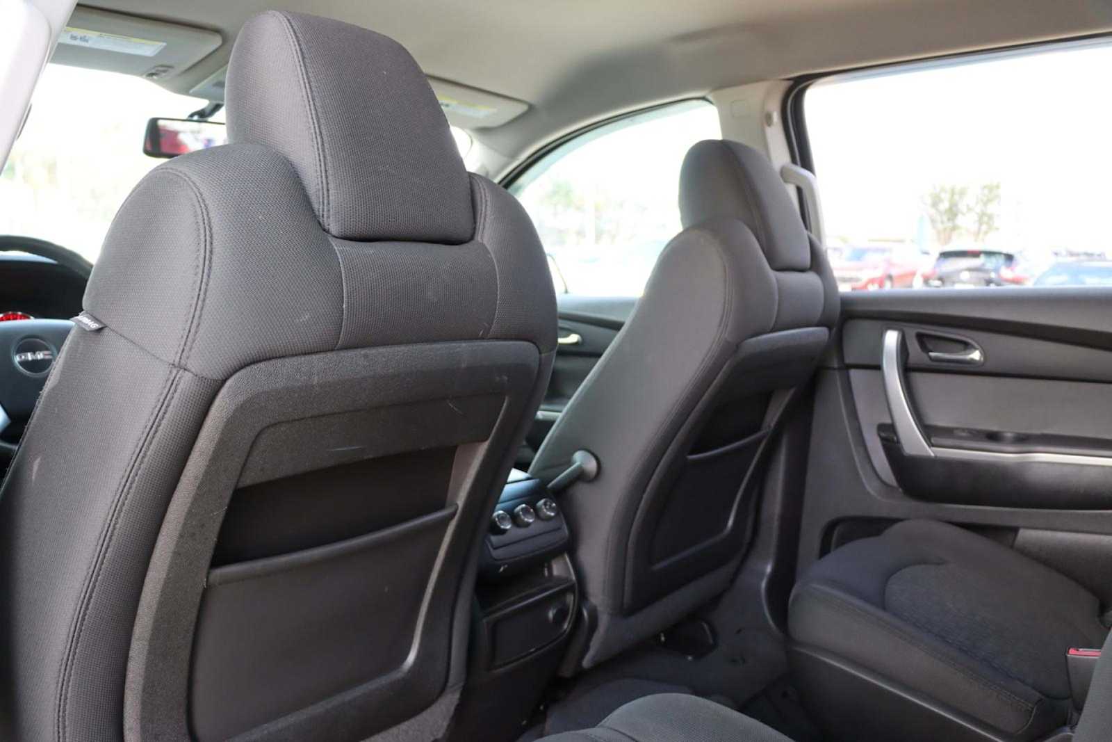 Thumbnail: 2012 GMC Acadia - 14