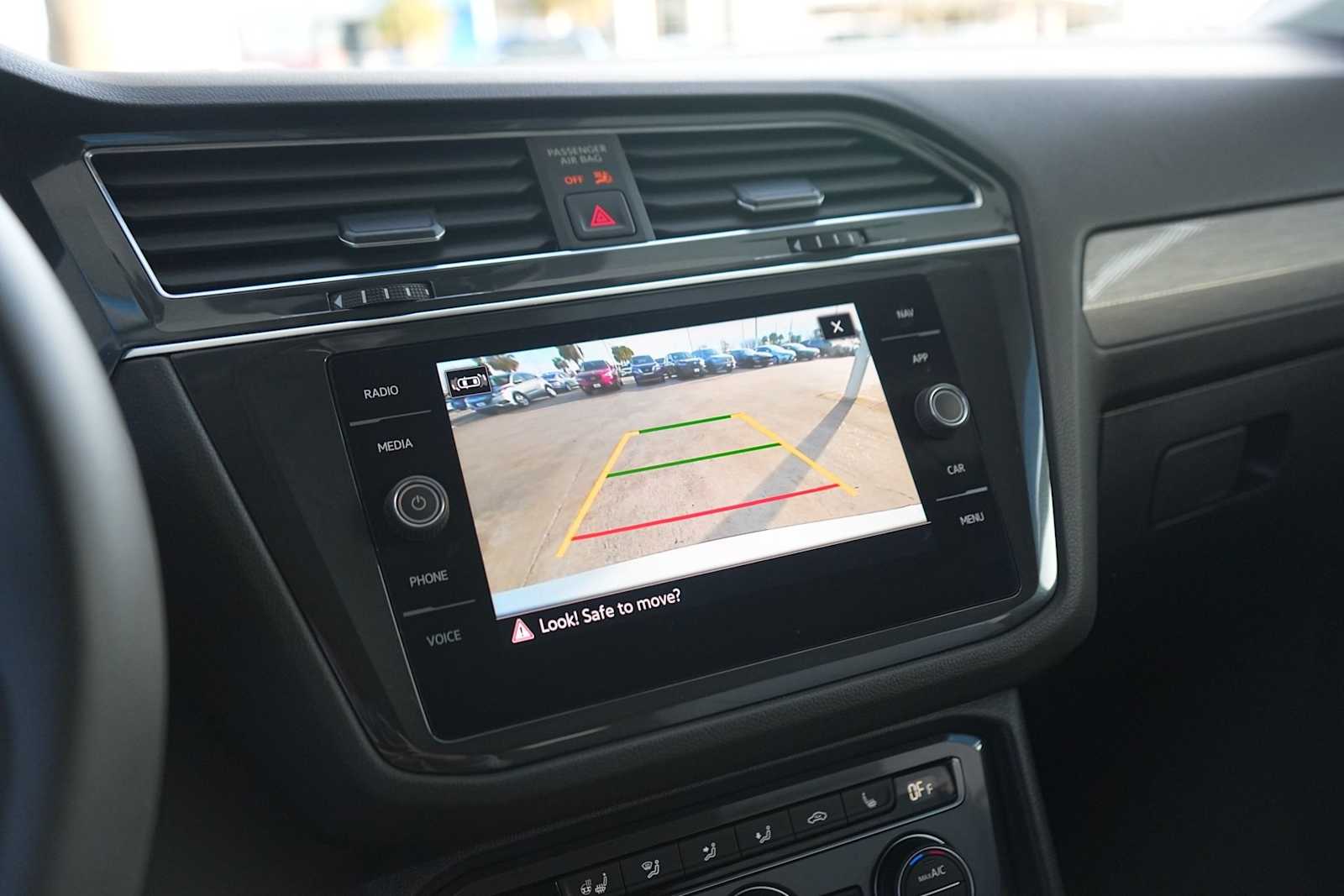 Thumbnail: 2021 Volkswagen Tiguan - 22