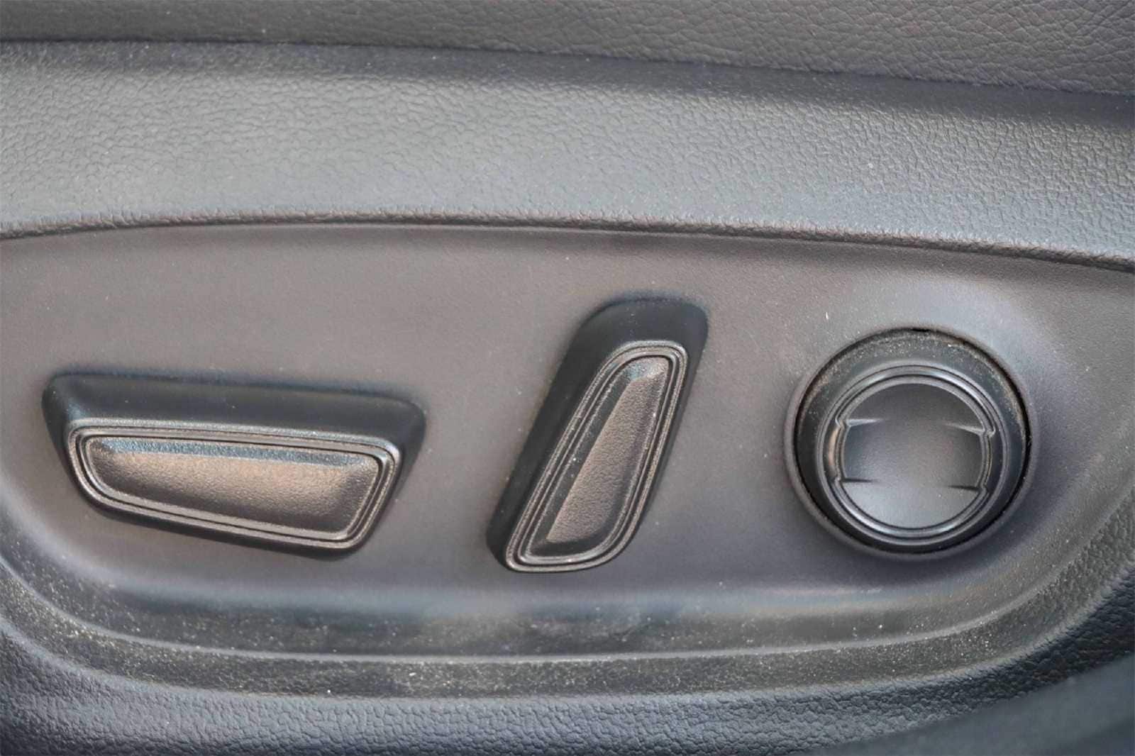 Thumbnail: 2022 Toyota Camry - 28