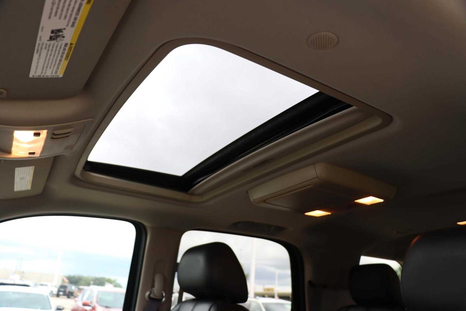 Thumbnail: 2011 Chevrolet Tahoe - 24