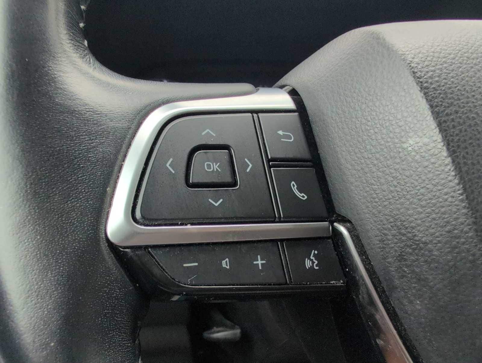 Thumbnail: 2021 Toyota Highlander - 24