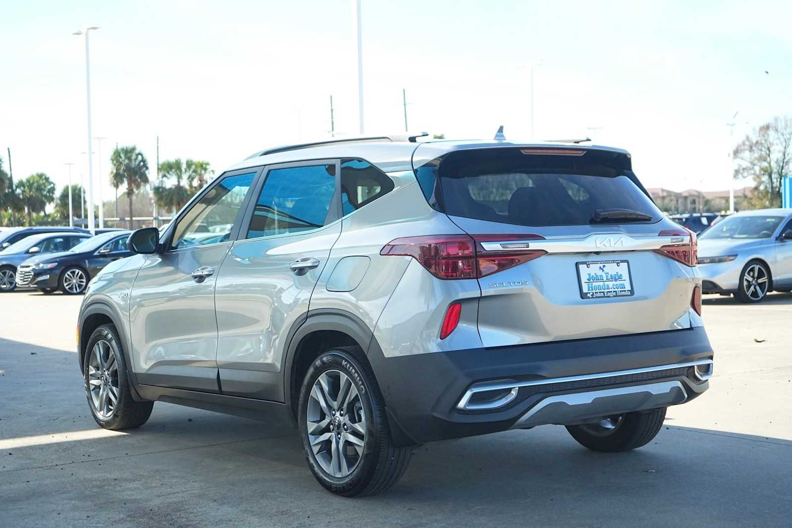 Thumbnail: 2023 Kia Seltos - 4