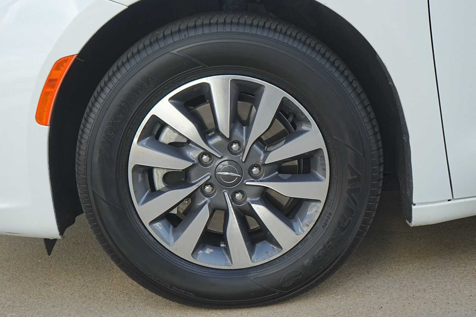 Thumbnail: 2024 Chrysler Pacifica - 6