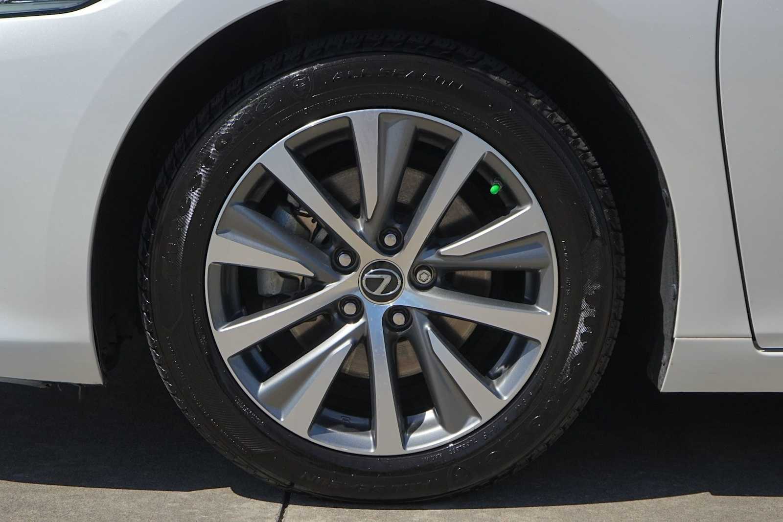 Thumbnail: 2021 Lexus ES - 7