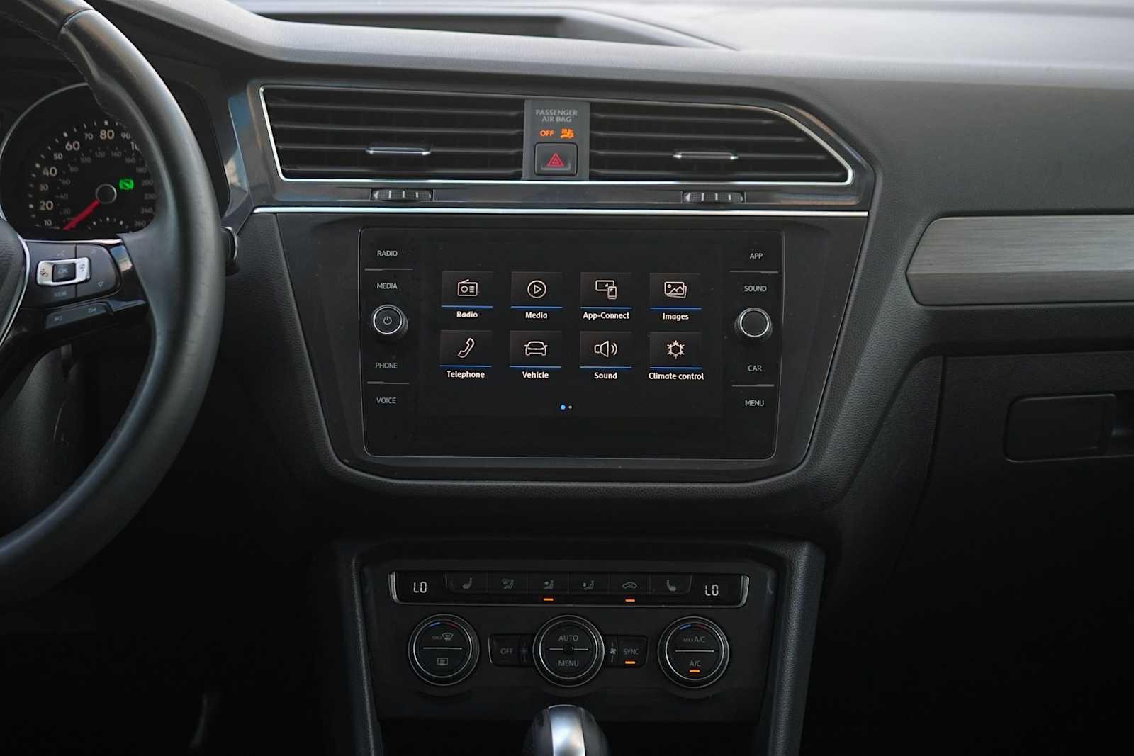 Thumbnail: 2020 Volkswagen Tiguan - 18