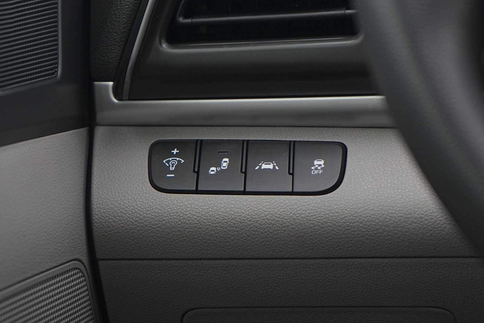 Thumbnail: 2020 Hyundai Elantra - 24