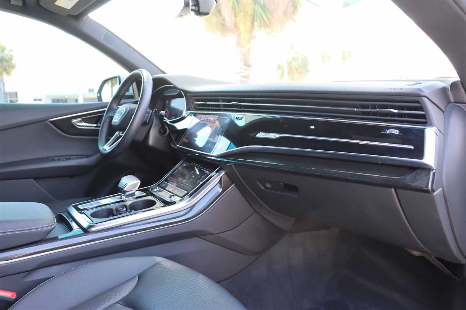 Thumbnail: 2021 Audi Q8 - 13