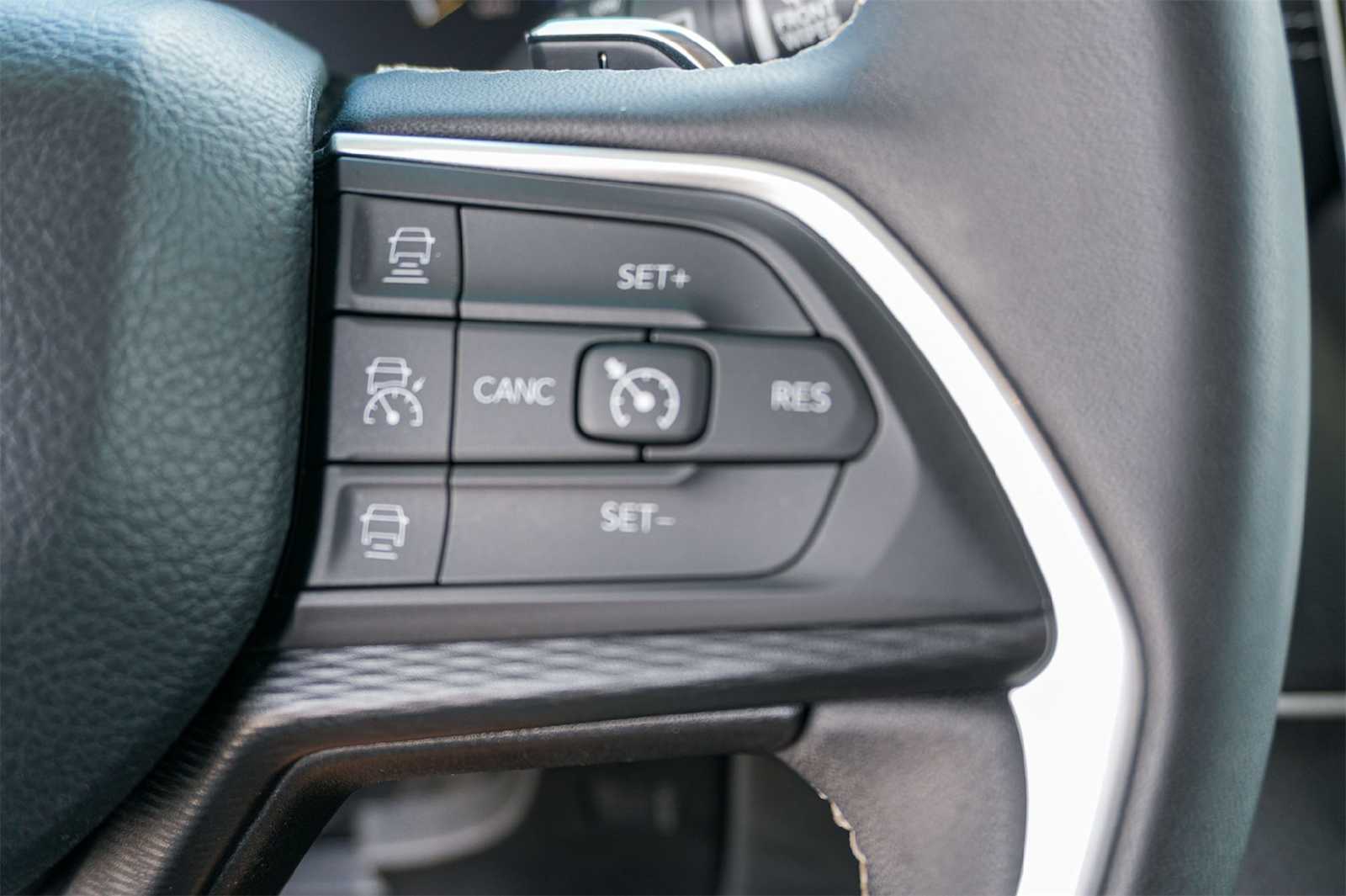 Thumbnail: 2023 Jeep Grand Cherokee - 24