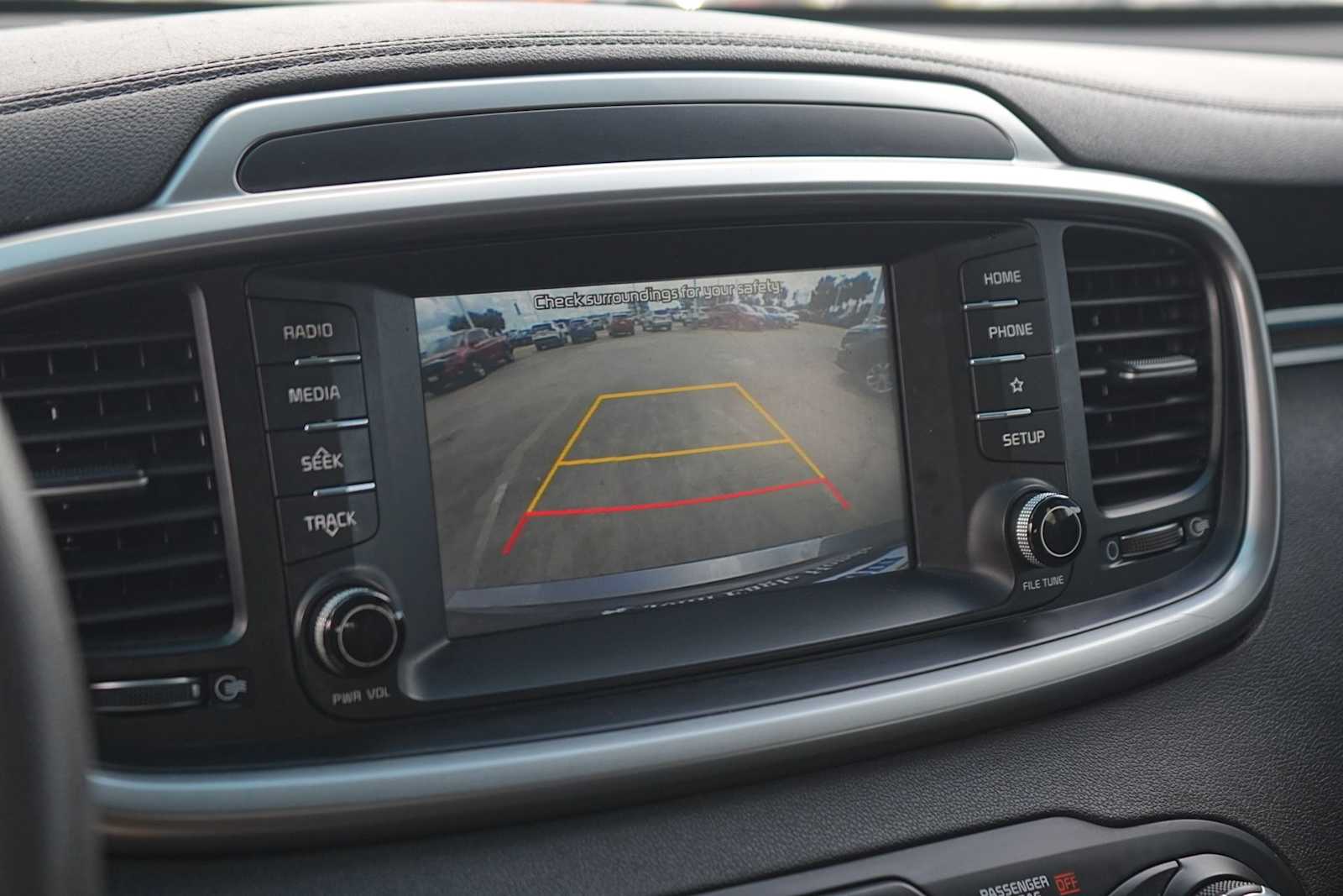 Thumbnail: 2019 Kia Sorento - 23