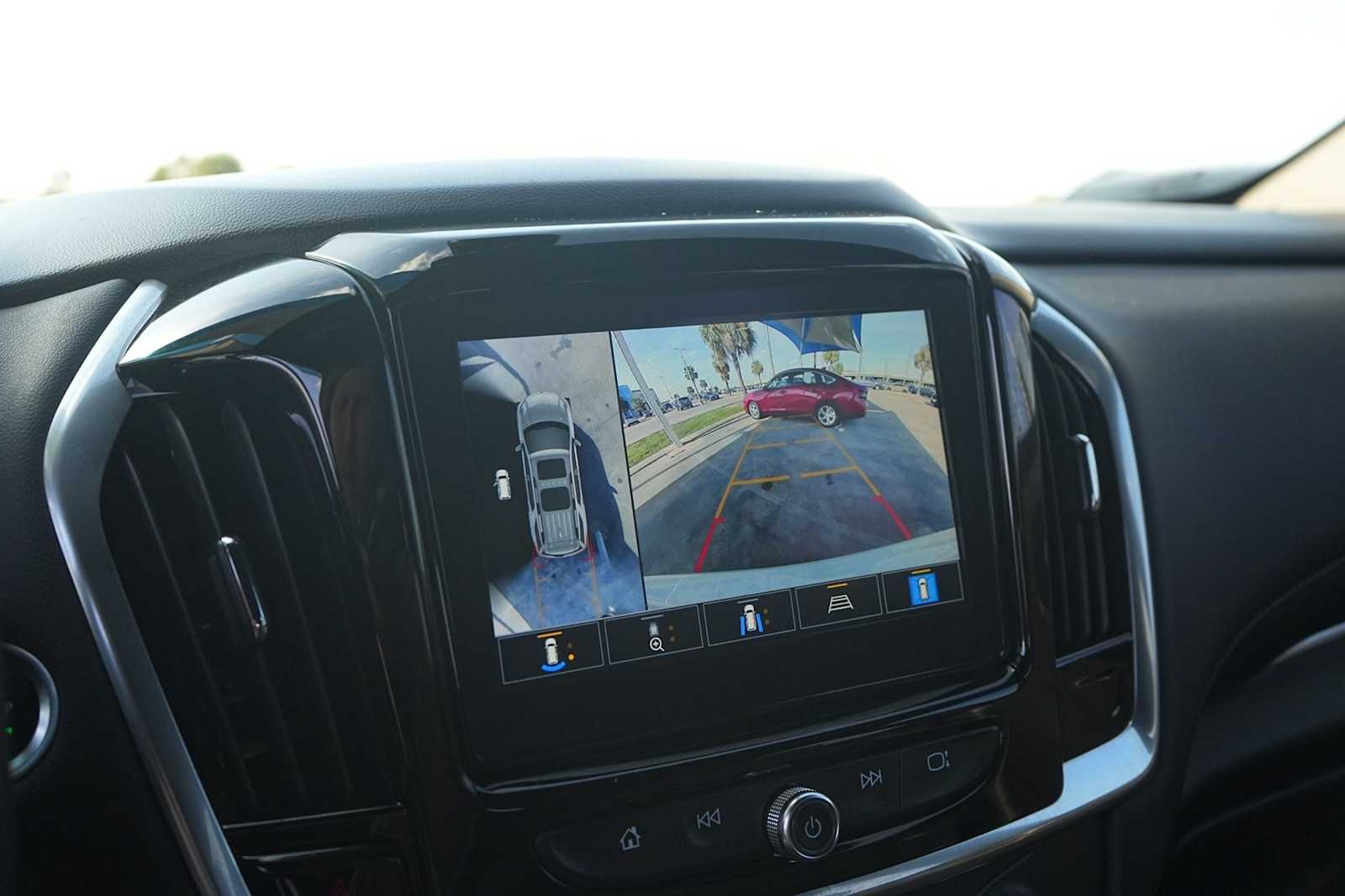 Thumbnail: 2022 Chevrolet Traverse - 22