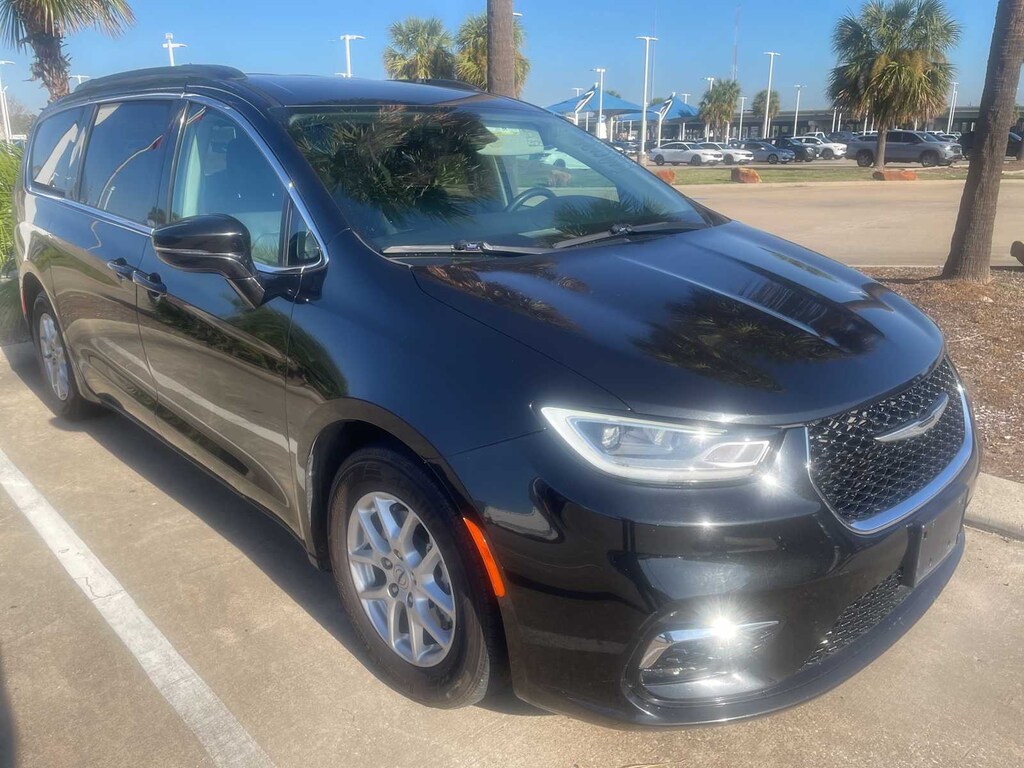 Used 2022 Chrysler Pacifica Touring L Van Passenger Van