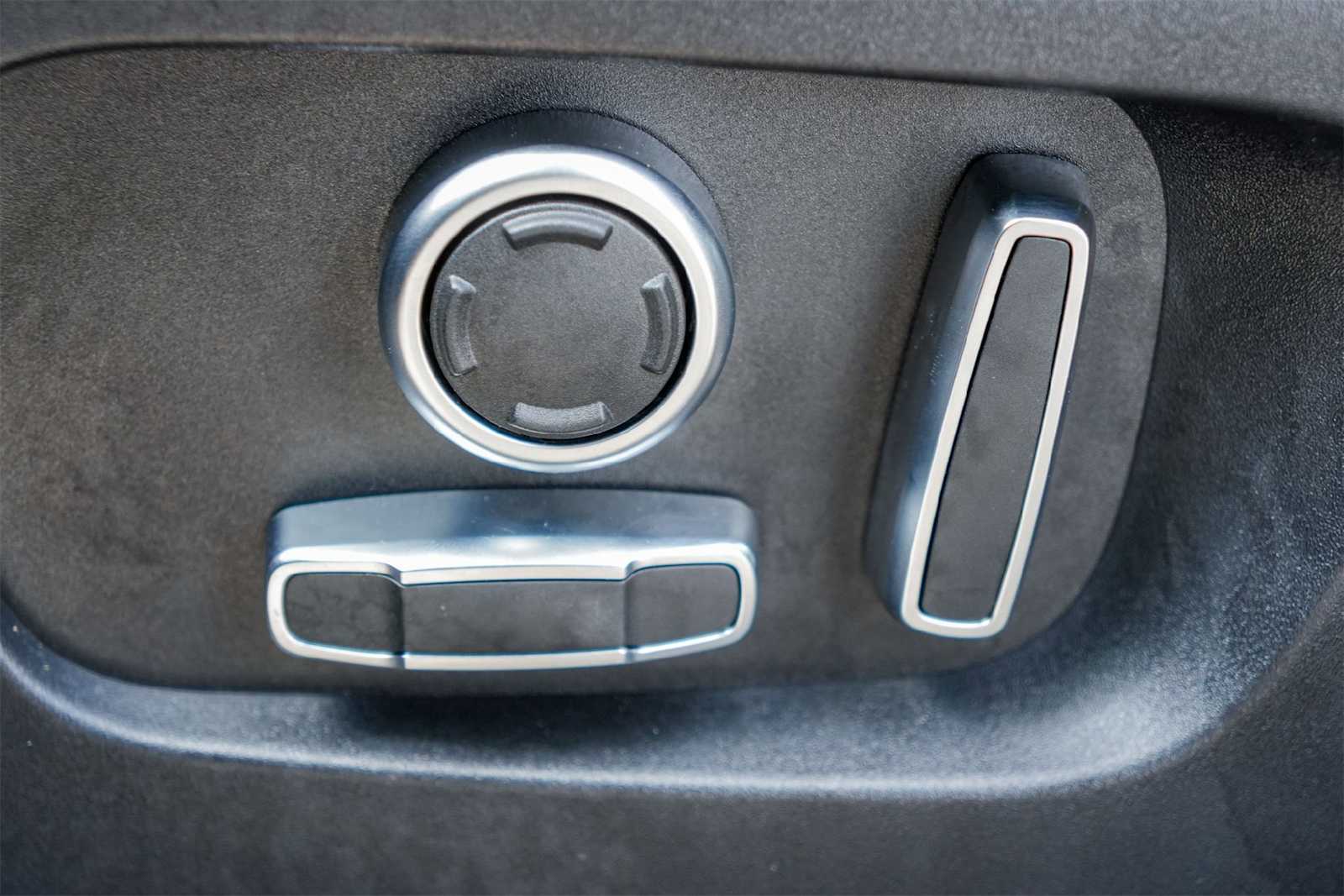 Thumbnail: 2022 Land Rover Range Rover Evoque - 21