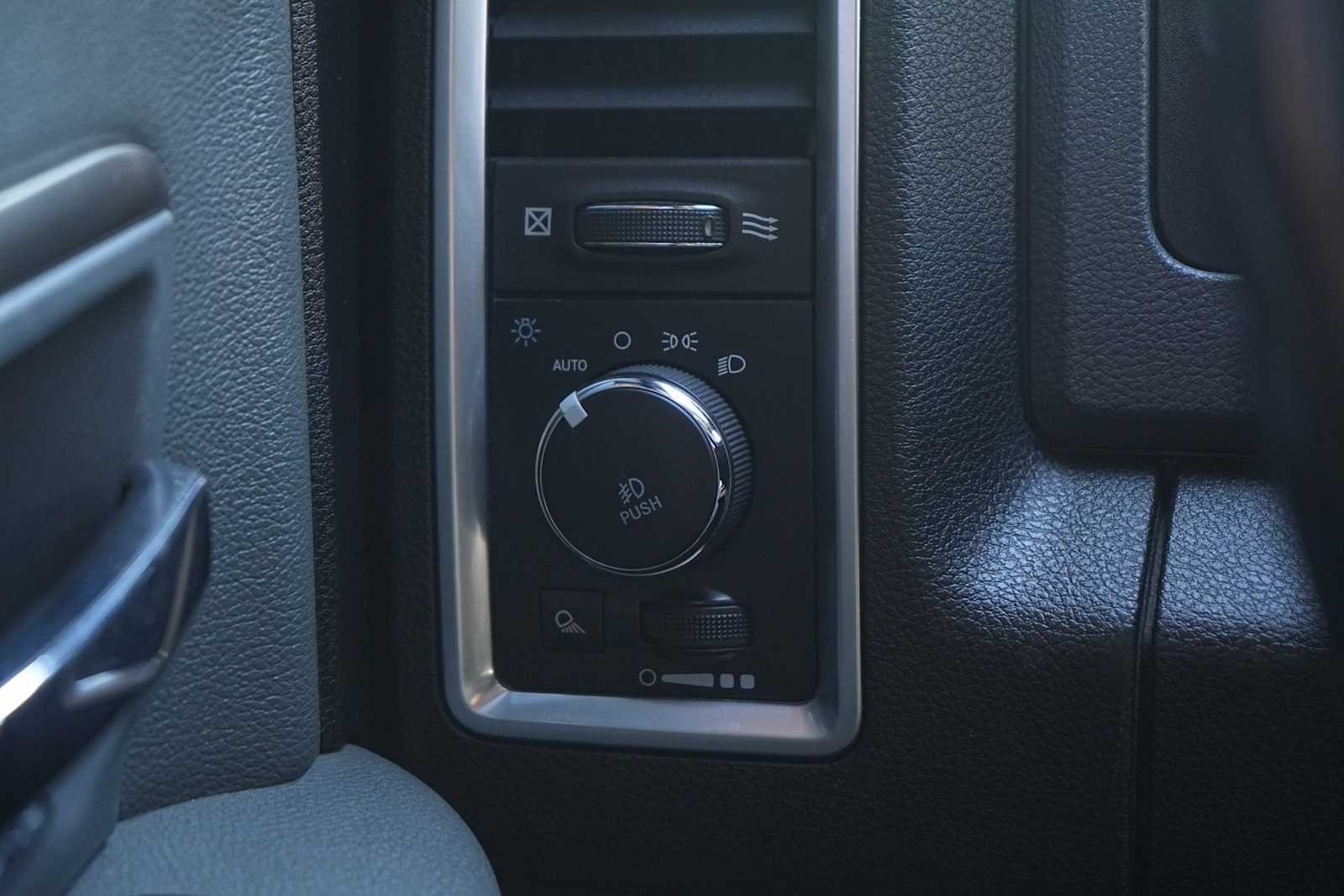 Thumbnail: 2019 RAM 1500 Classic - 24