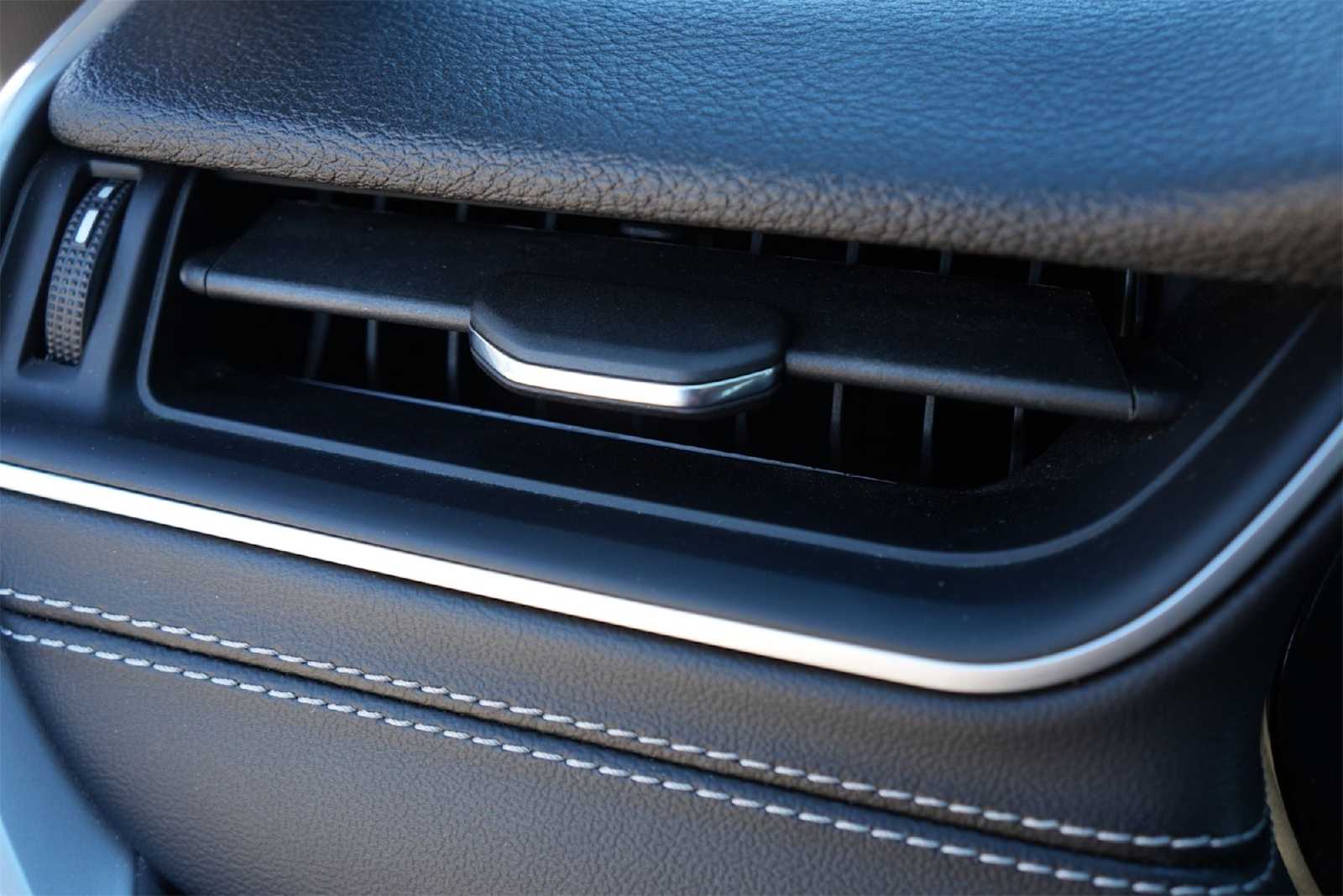 Thumbnail: 2023 Jeep Grand Cherokee - 28