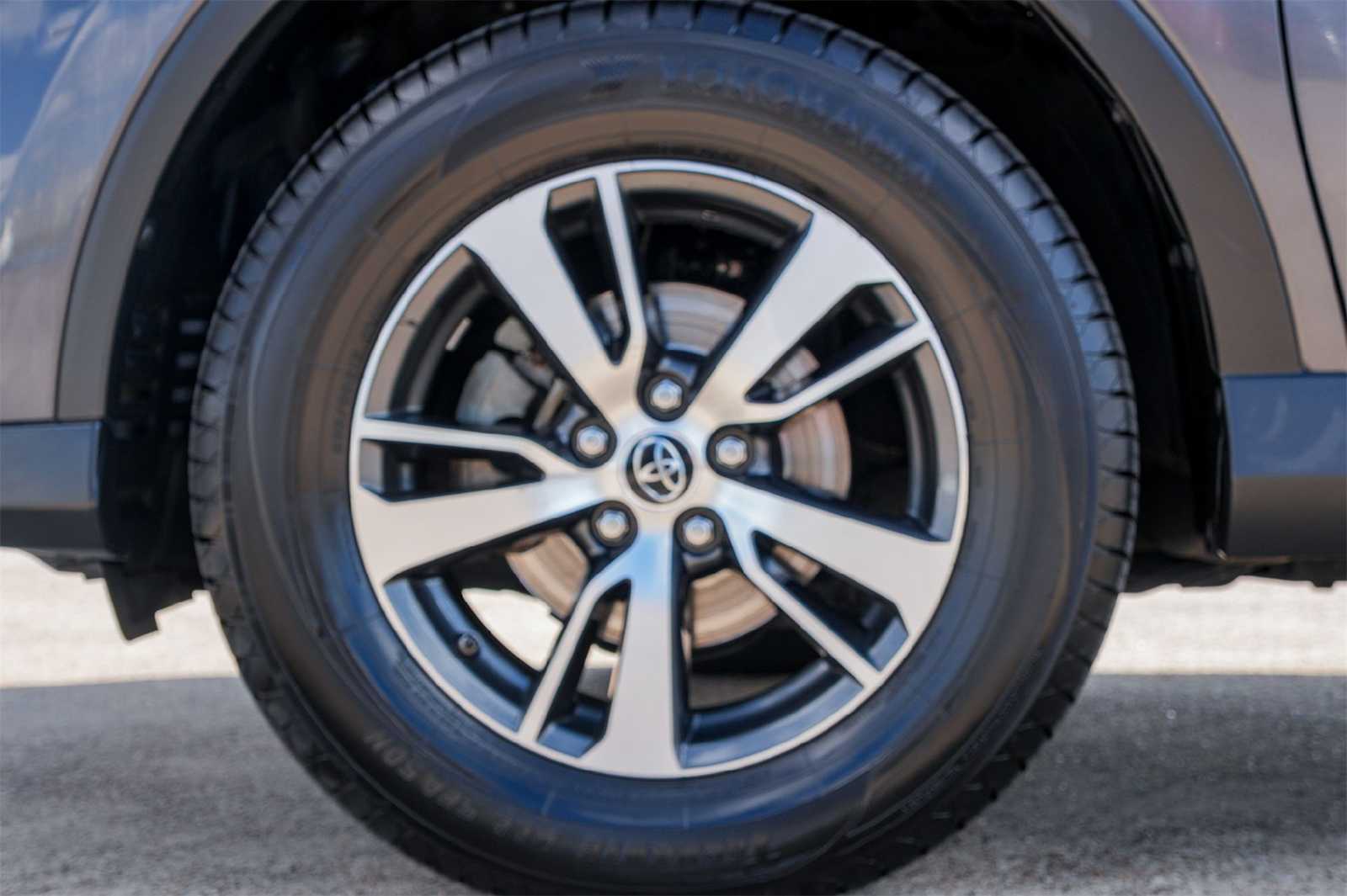 Thumbnail: 2018 Toyota RAV4 - 8