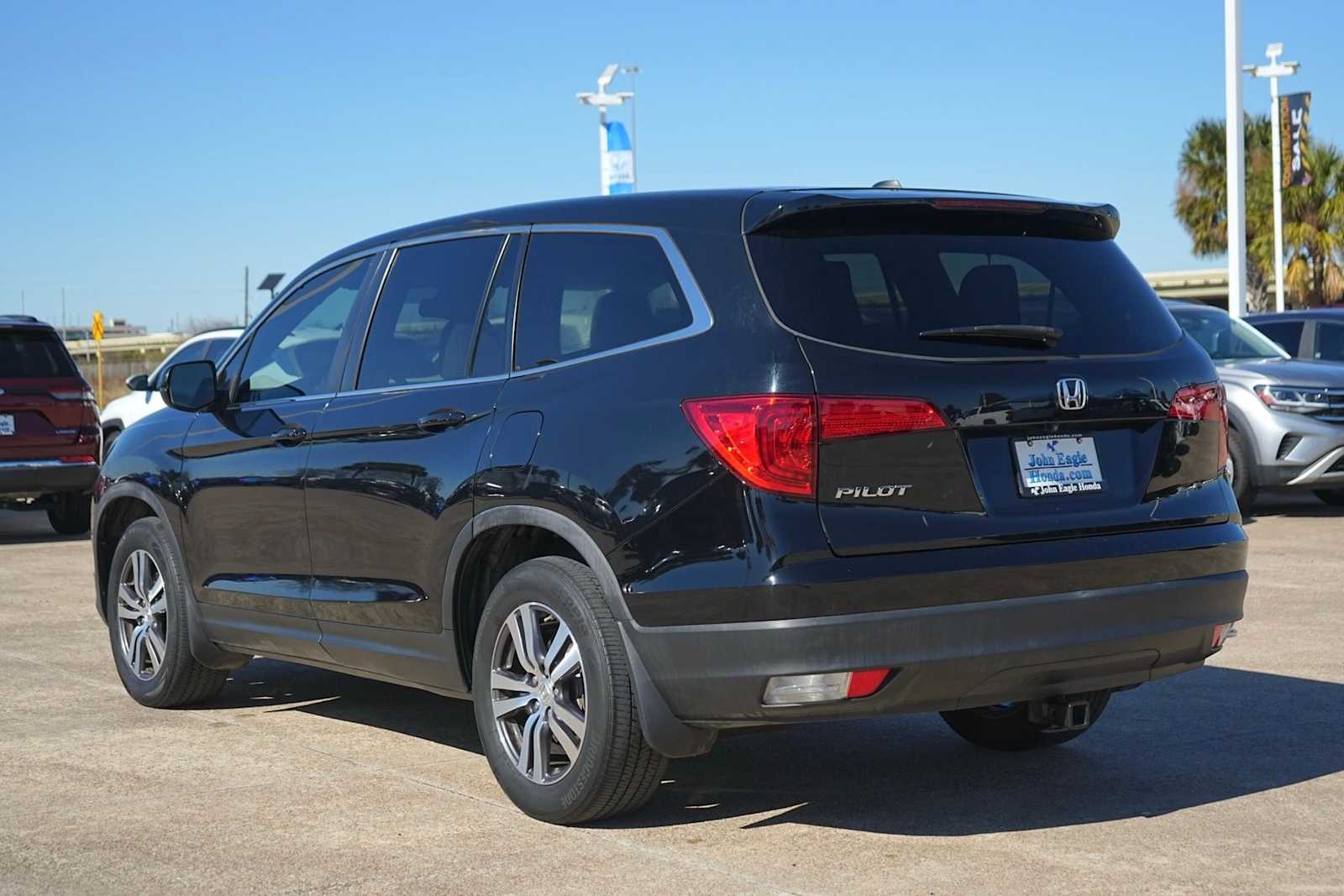 Thumbnail: 2017 Honda Pilot - 4