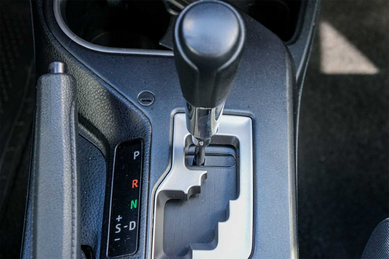 Thumbnail: 2018 Toyota RAV4 - 17