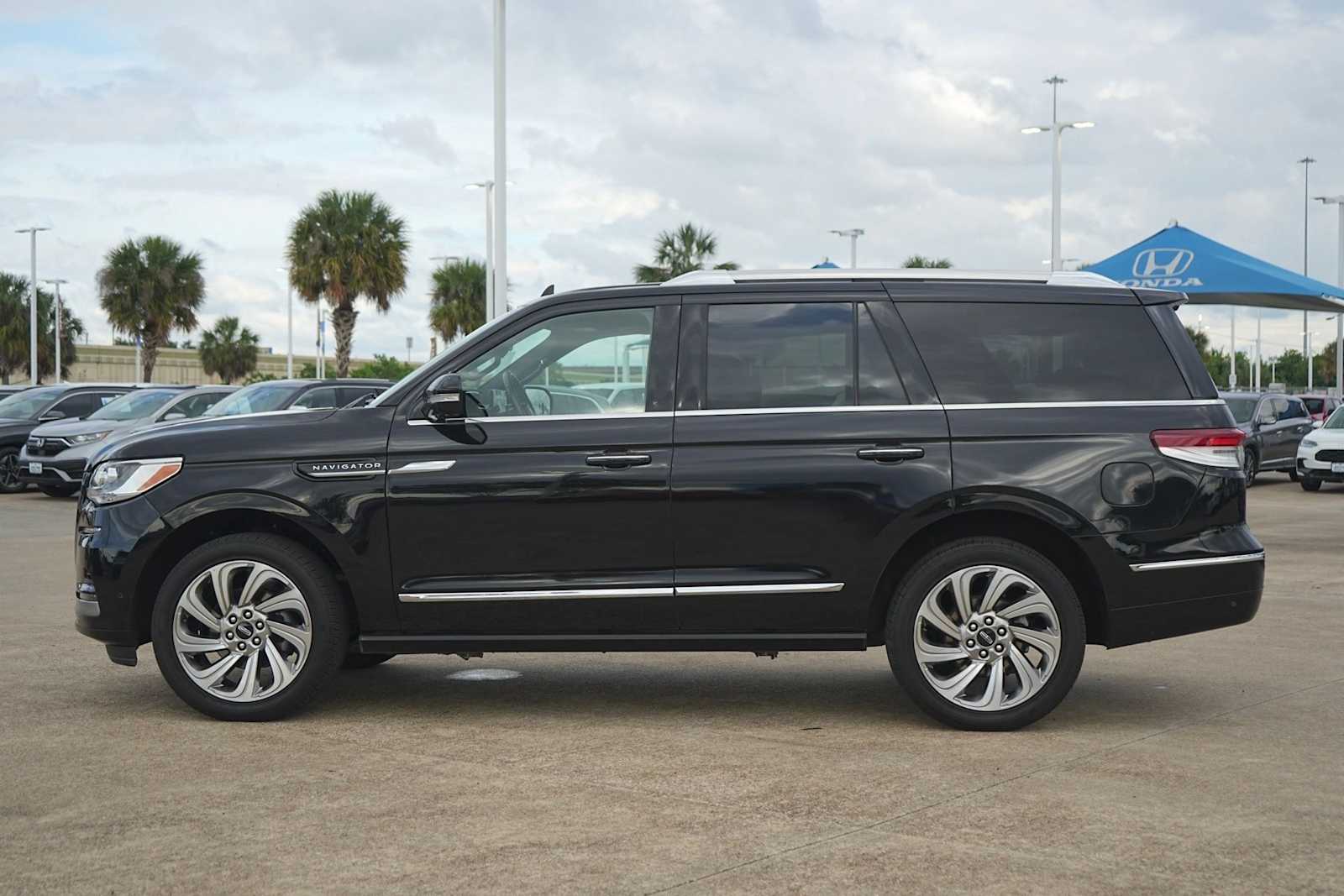 Thumbnail: 2024 Lincoln Navigator - 2