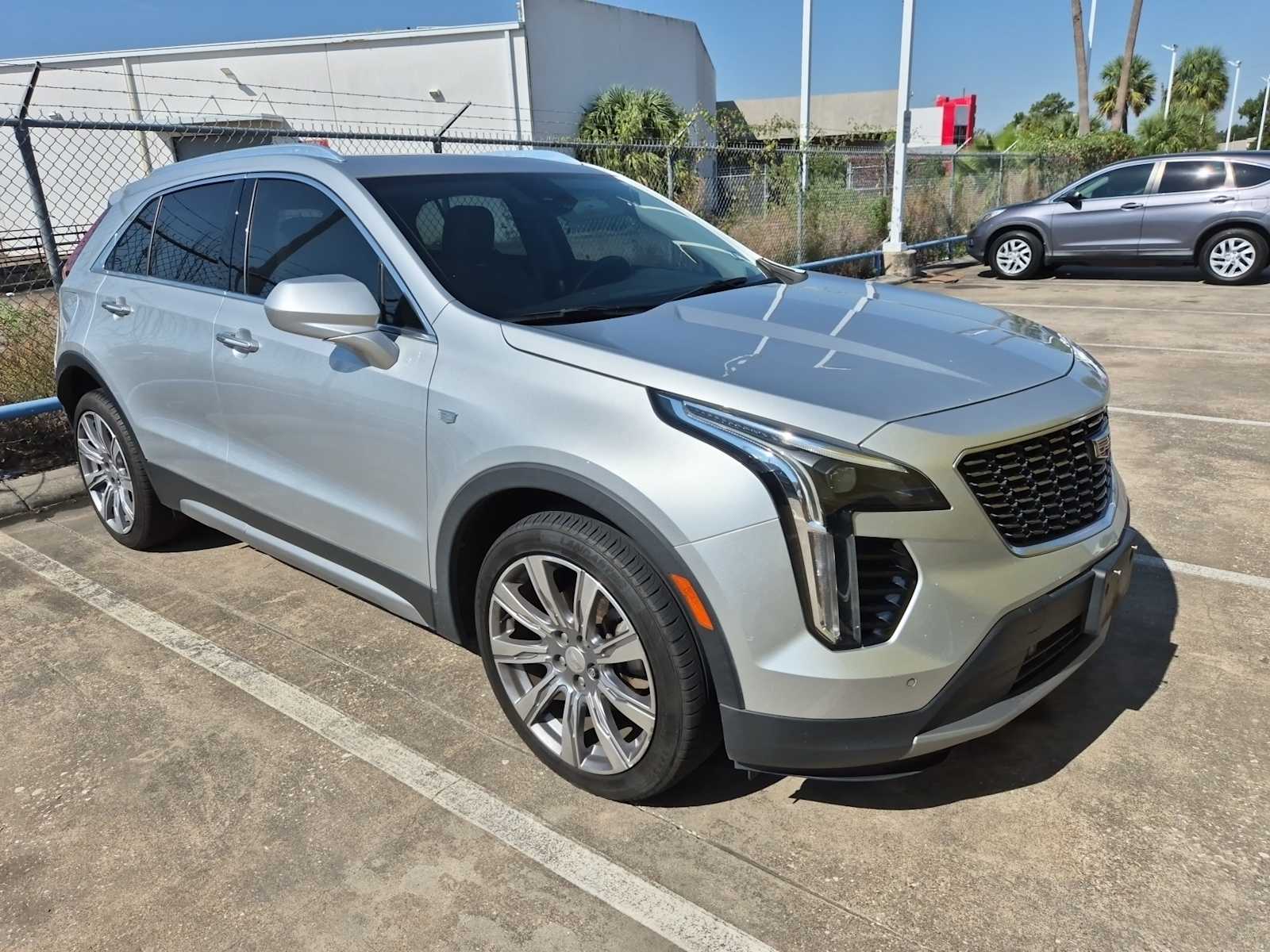 Thumbnail: 2019 Cadillac XT4 - 4