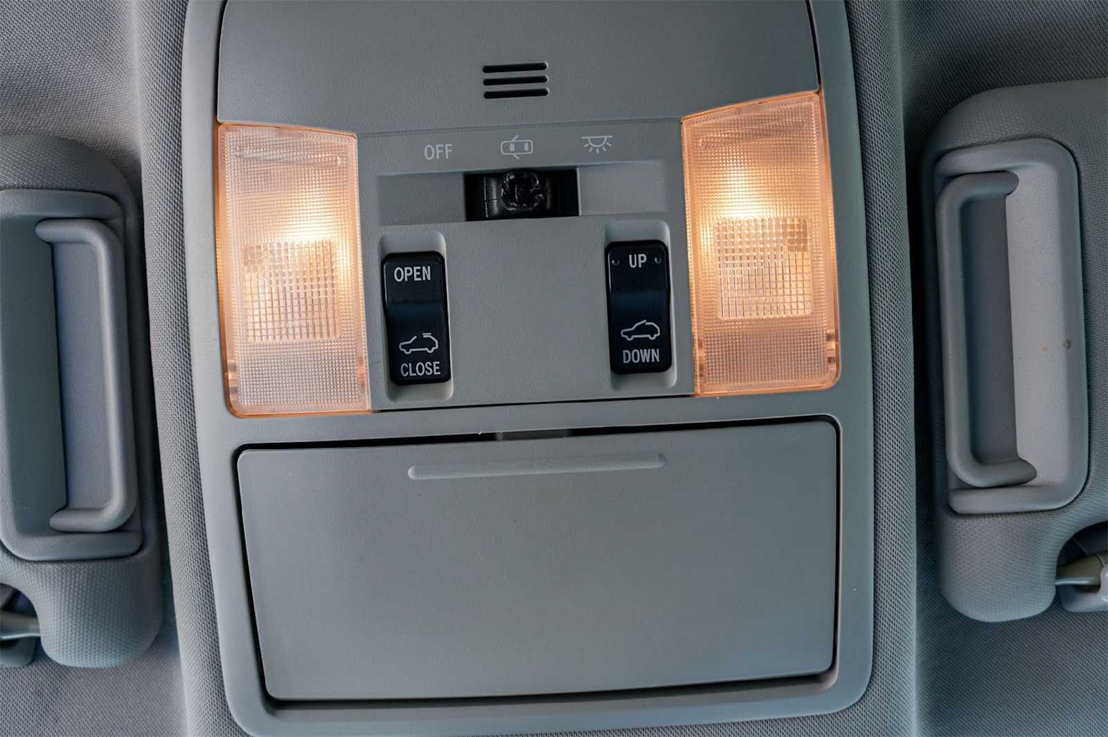 Thumbnail: 2018 Toyota RAV4 - 27