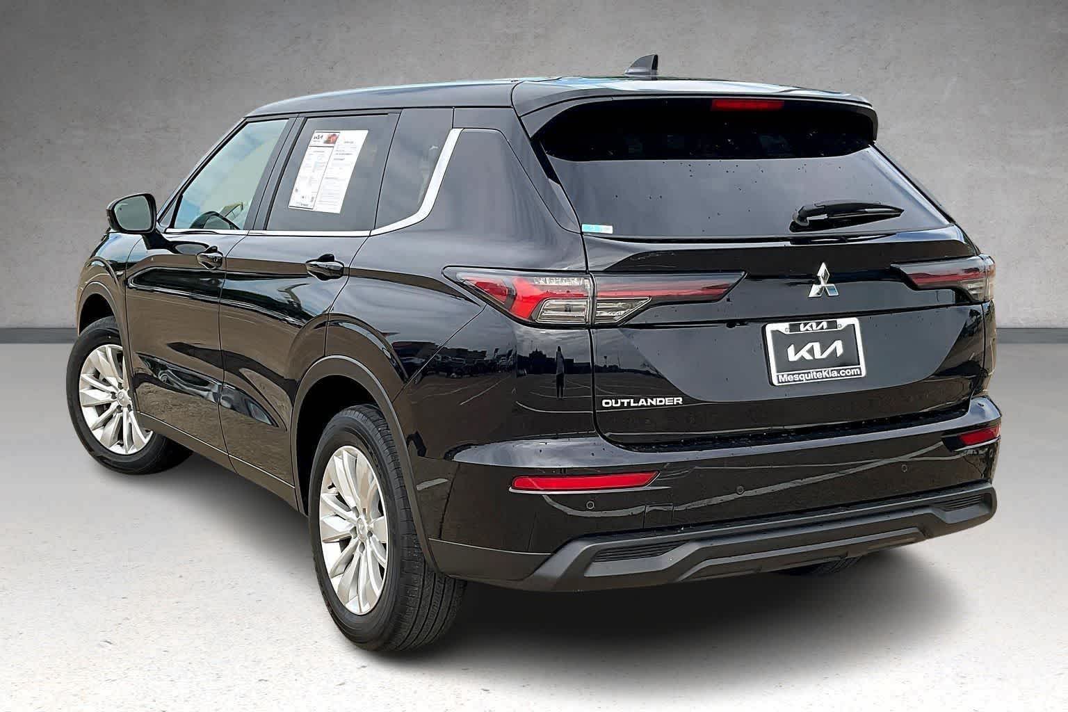 2025 Mitsubishi Outlander ES - Photo 4