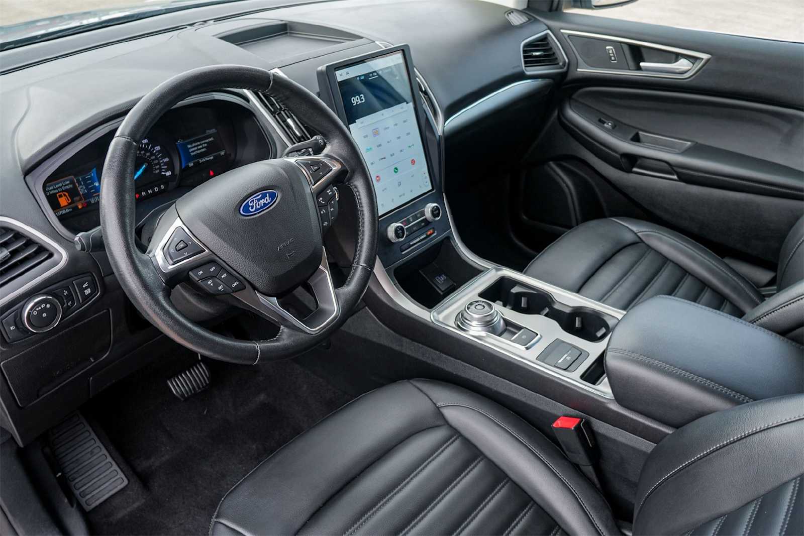 2022 Ford Edge SEL photo 2