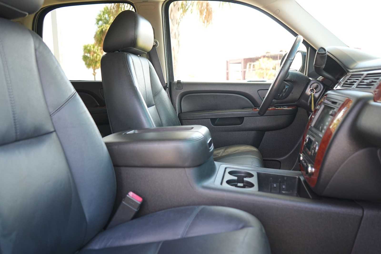 Thumbnail: 2011 Chevrolet Tahoe - 15