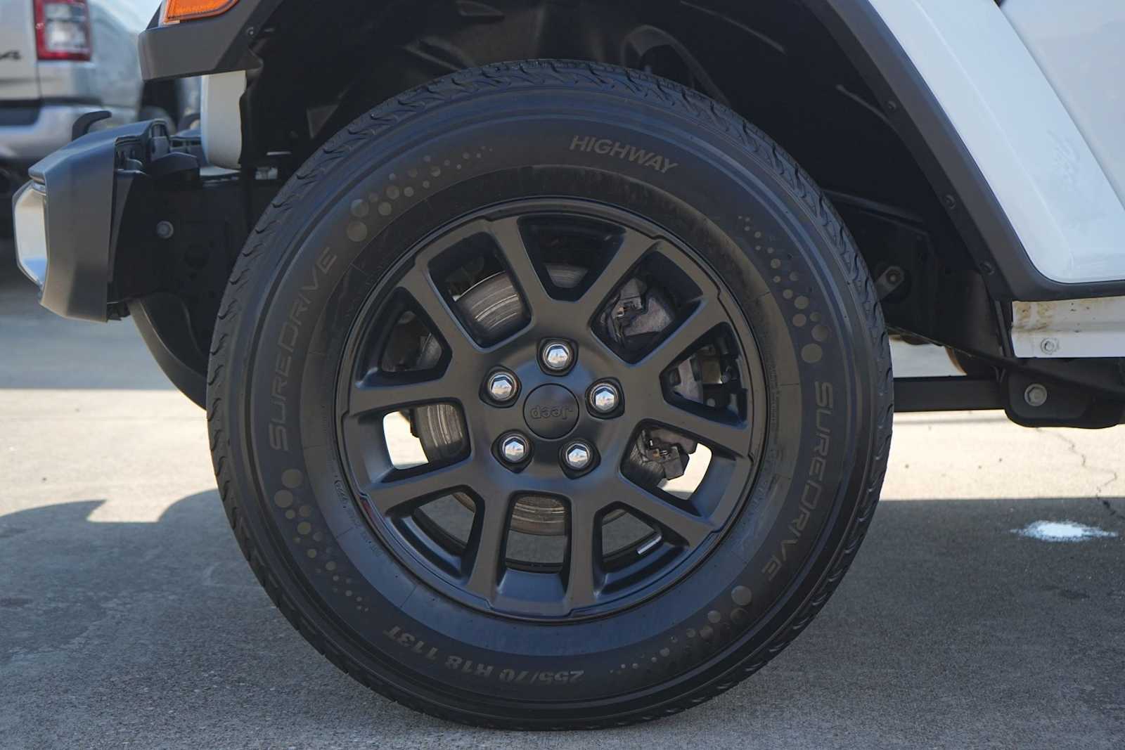 Thumbnail: 2023 Jeep Gladiator - 7